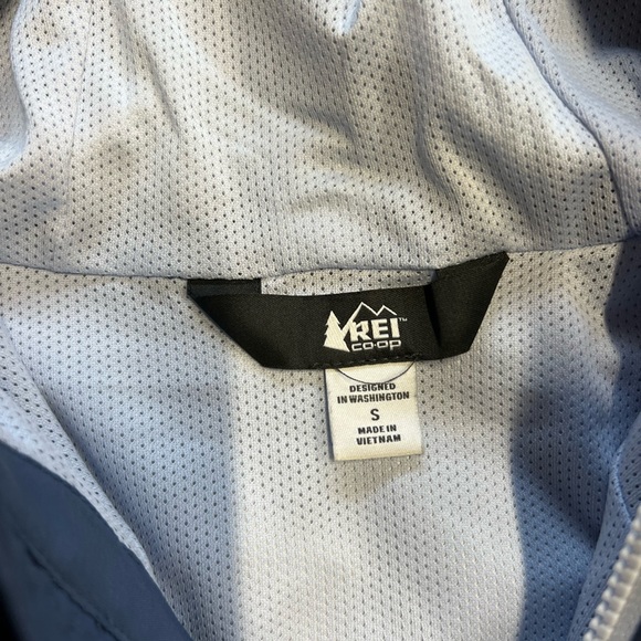 REI RAIN JACKET - Picture 2 of 2